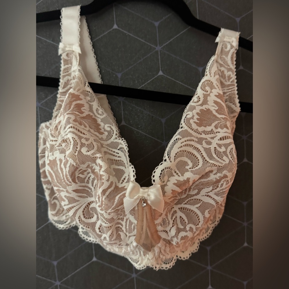 EWA MICHALEK Luxurious Intimates